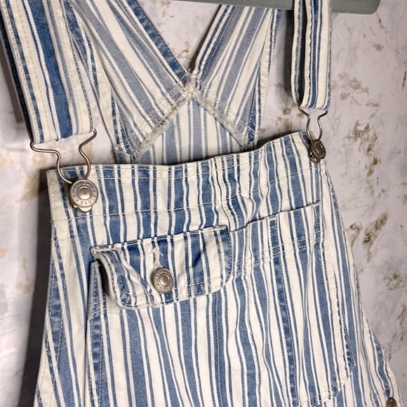 American Eagle Outfitters Striped Short Overalls l SIZE M - Picture 3 of 7